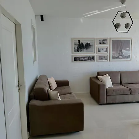 Seaside Serenity * Polisi i Vogel