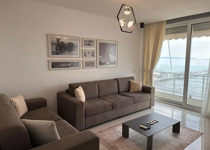 Seaside Serenity 公寓 *